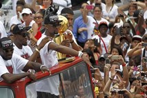 Pol milijona ljudi na ulicah Miamija pozdravilo prvake lige NBA