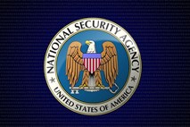 “Nenavaden obrat”: Velika Britanija za skoraj 9 ur pridržala partnerja novinarja, ki poroča o aferi NSA