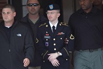 Kazen Manningu za WikiLeaks “strateška zmaga”, za Rusijo nepravično stroga