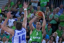 Top 5 akcij štirinajstega dne Eurobasketa: Kljub porazu na seznamu znova slovenski košarkar