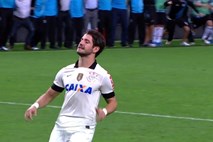 Pato s ponesrečeno ''panenko'' Corinthians stal polfinala brazilskega pokala (video)