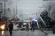 Drugi napad v Rusiji: eksplozija na avtobusu ubila štirinajst ljudi, Putin poostril nadzor po državi (foto in video)