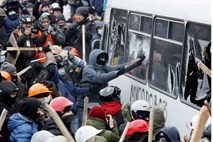 Ukrajina: Spopadi med policijo in protestniki (video v živo) 
