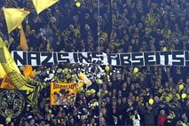 Borussia neprimernega vedenja navijačev ne misli trpeti: Zaradi nacističnega pozdrava prepoved obiska do leta 2020