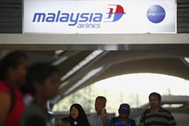 Malezijsko letalo z 239 potniki izginilo na poti v Peking