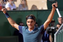 Federer v Monte Carlu ugnal Đokovića, v finalu ga čaka rojak Wawrinka