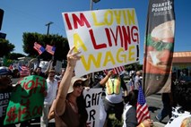 Zaposleni v restavracijah McDonald's in Burger King na množične proteste za višje plače