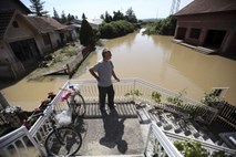 Poplave v BiH so morda razkrile novo množično grobišče