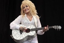Glastonbury: Glasba, blato in Dolly Parton (foto in video)