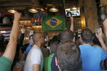 Fifa zahtevala pivo na mundialu, sedaj pa jo skrbi obnašanje pijanih navijačev