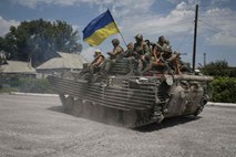 Ukrajinske sile napredujejo pri Lugansku, uporniki sestrelili letalo