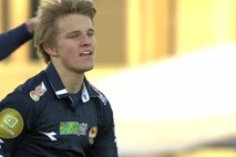 Petnajstletnik s svojimi vragolijami postal hit v elitni norveški ligi (video)