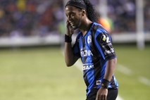 Ronaldinho v Mehiki debitiral z zgrešeno enajstmetrovko in porazom