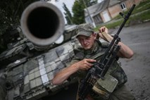 Kijev: Iz Rusije v Ukrajino več tankov in tovornjakov z vojaki