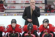 NHL: v Ottawi odpustili trenerja
