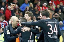 Bayern jesen sklenil z zmago v 90. minuti in novimi rekordi
