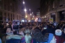 Množični shodi v podporo žrtvam strelskega pohoda v Parizu
