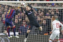 Barcelona v zaključku tekme le zlomila odpor Atletica, Oblak obranil enajstmetrovko Messiju