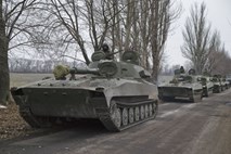 Umik težkega orožja z vzhoda Ukrajine, a tudi nove smrtne žrtve