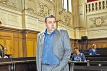 Domnevni davčni utajevalec Zlatan Kudić od države zaradi neupravičenega odvzema osebnih dokumentov zahteva 11 milijonov evrov