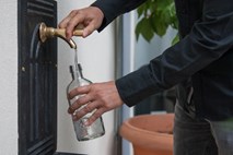 Civilna iniciativa Danes in Eko krog s peticijo za pitno vodo