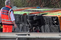 Nemčija: najmanj pet mrtvih v nesreči avtobusa