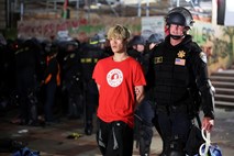 #foto Policija na kalifornijski univerzi UCLA aretirala več protestnikov