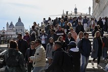 V Benetkah z vstopnino v 11 dneh pobrali skoraj milijon evrov
