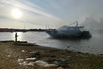 V (nočnem) požaru v marini v Medulinu zgorelo najmanj 20 čolnov