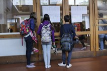 Drama na šoli v Zagrebu: učiteljica se je zaradi groženj z učenci zaklenila v razred