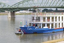 #foto Tragedija na Donavi: v trčenju ladje in čolna dva mrtva in več pogrešanih