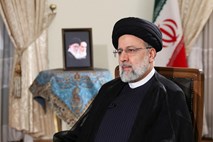 V Iranu potrdili smrt predsednika Raisija v strmoglavljenju helikopterja