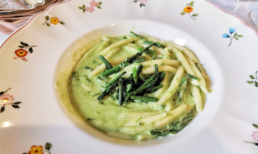 Testenine s &scaron;parglji / Foto: Miha First