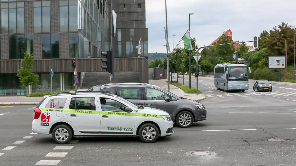 - 13.08.2019 - Hrva&scaron;ki taksi prevoznik Cammeo v Ljubljani -  //FOTO:.