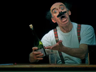 Paolo Nani se bo predstavil s kultno klovnado Pismo, s katero je navdu&scaron;il že v več kot 40 državah po svetu; v njej isti prizor odigra na 15 popolnoma različnih načinov.&nbsp;