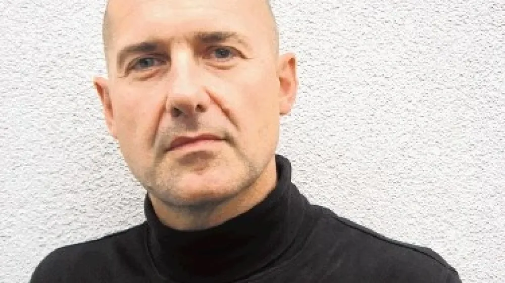 Stjenka Vuga: V državah, katerih mednarodne oznake niso navedene na zeleni karti ali so prečrtane in tako niso v sistemu zelene karte, nekatere slovenske zavarovalnice po splo&scaron;nih zavarovalnih pogojih zavarovanja avtomobilske odgovornosti prevzemajo obveznost do o&scaron;kodovanca do vi&scaron;ine najnižjih zavarovalnih vsot, predpisanih v Sloveniji in v okviru predpisov o od&scaron;kodninskem in zavarovalnem pravu Republike Slovenije.