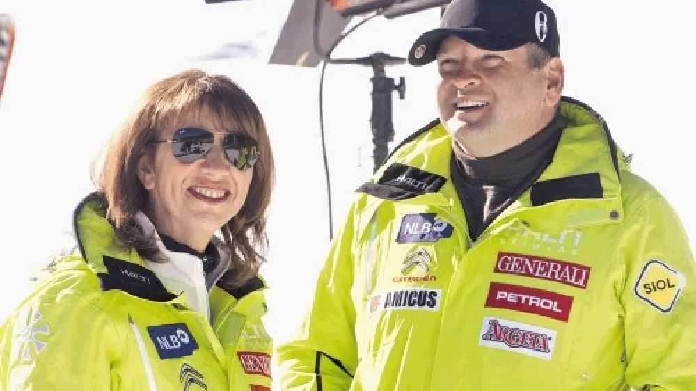 Medtem ko je direktorica smučarske zveze Barbara K&uuml;rner Čad večkrat navzoča na okoli&scaron;kih tekmah svetovnega pokala v alpskem smučanju, je Tomaž Lov&scaron;e vsaj navzven nevidni predsednik.