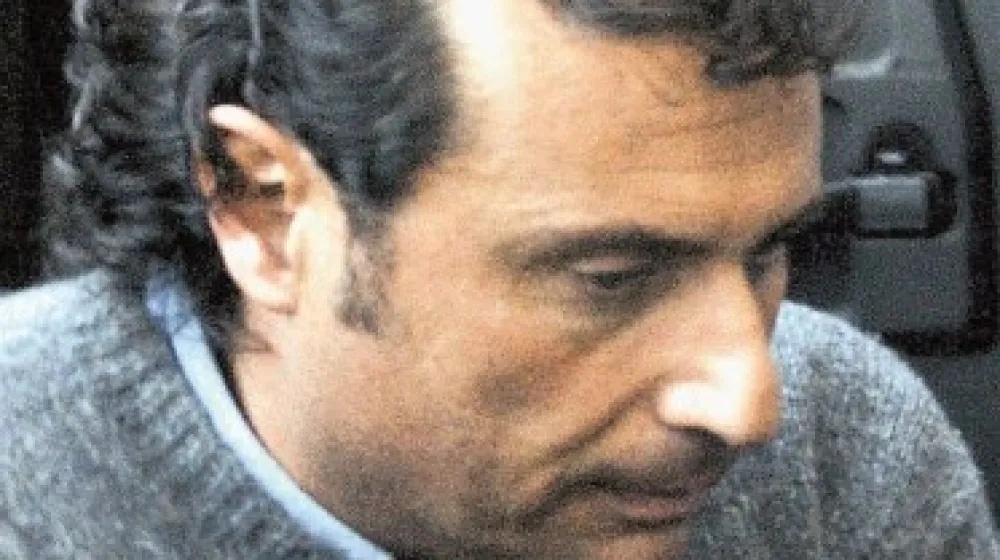 Kapitan ladje Francesco Schettino &scaron;e naprej trdi, da ladje ni predčasno zapustil, čeprav ga vsi indici postavljajo na laž.