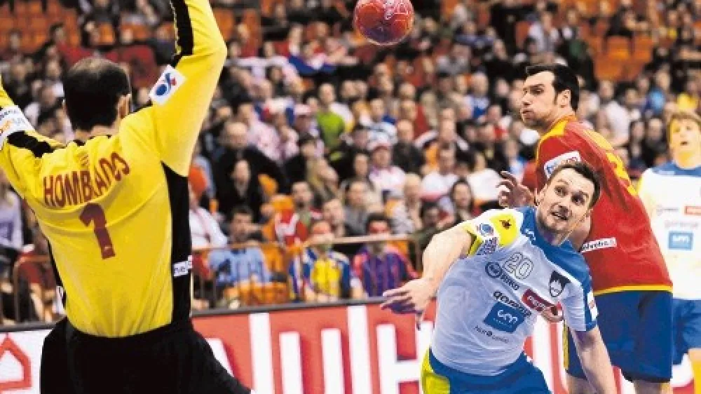 Luka Žvižej je &Scaron;pancem nasul sedem zadetkov, kar je bilo premalo za zmago, vseeno pa se je na koncu veselil.