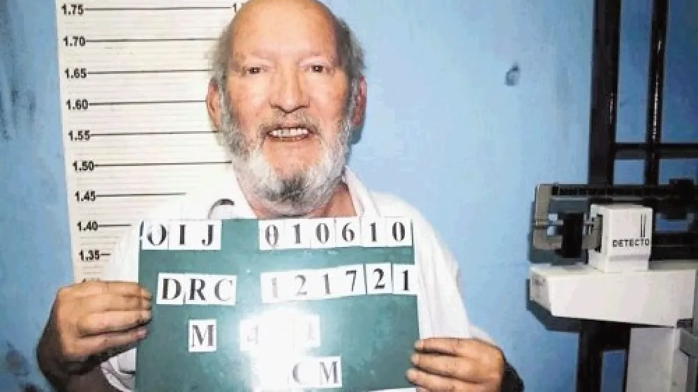 Včeraj  zjutraj  so na domu njegove partnerice na jugu Francije aretirali Jean-Clauda Masa, lastnika podjetja PIP (Poly implant prothese), ki je do leta 2010 izdelovalo vsadke za povečanje prsi.