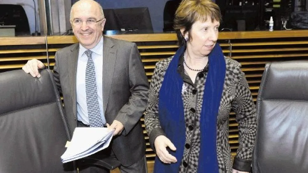 Ashtonova je od evropskih parlamentarcev dobila podporo za dvotirno politiko do Irana.