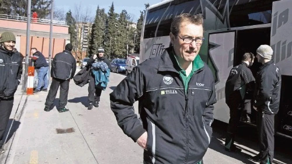 Hannu J&auml;rvenp&auml;&auml; bo z Olimpijo jutri odpotoval na Madžarsko, a je zaradi kazni ne bo vodil s klopi, kamor se vrača Matjaž Sekelj.