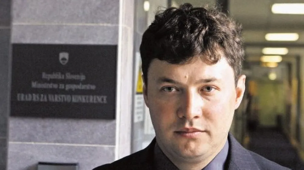 Z združitvijo AZN pod vodstvom Sergeja Simonitija, ATVP pod vodstvom Damjana Žuglja in UVK pod vodstvom Damjana Matičiča (na fotografiji) bi novi gospodarski minister "dosegal sinergije in učinkovitost dela". Uresničitev njegove ideje bi hkrati pomenila koncentracijo moči nad velikim delom finančnega trga in varstvom konkurence.