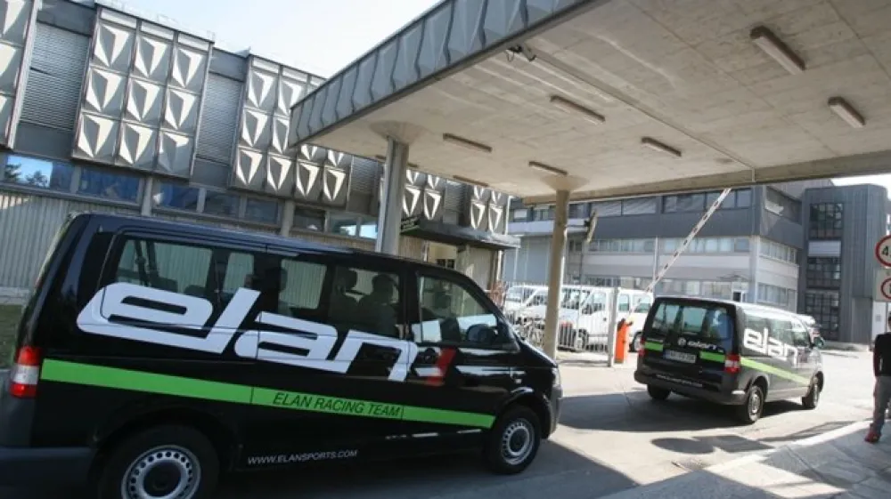 Upravni odbor se je tudi seznanil z aktivnostmi v zadnjih tednih in ocenil, da so tekle v skladu s pravili. Tako se prodaja deleža v družbah Elan, Aero in Fotona nadaljuje, je dodal Golob Matzele.