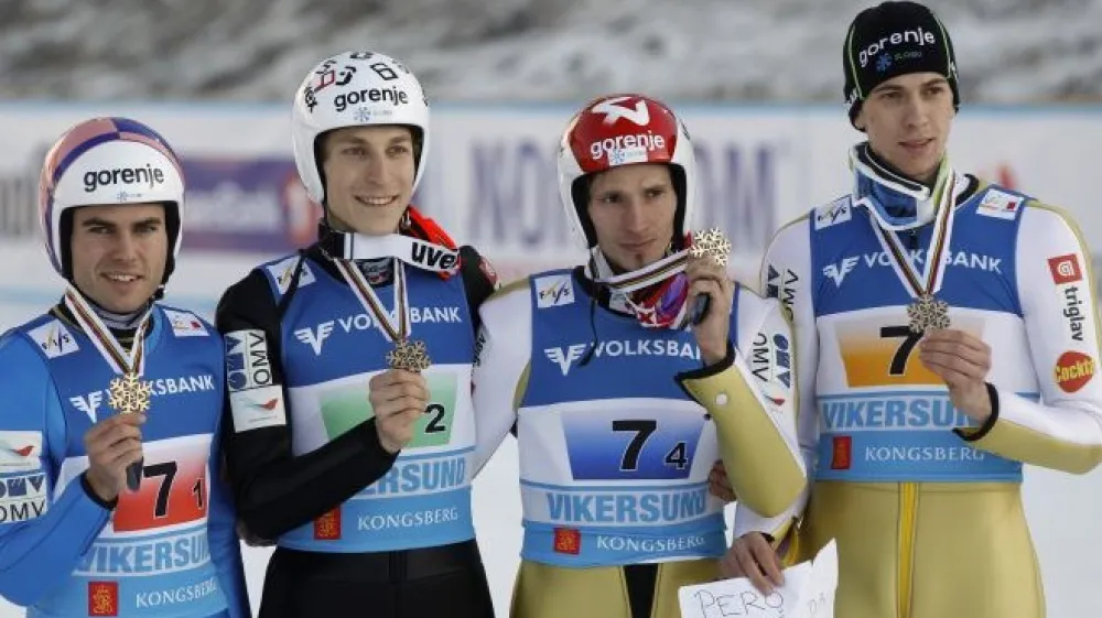 Po osvojeni bronasti kolajni v poletih na ekipni tekmi so se slovenski orli Jure &Scaron;inkovec, Robert Kranjec, Jernej Damjan in Jurij Tepe&scaron; spomnili tudi po&scaron;kodovanega Petra Prevca. Na list so napisali: "Pero, vidi&scaron;, da smo s tabo!!! Zate tudi."