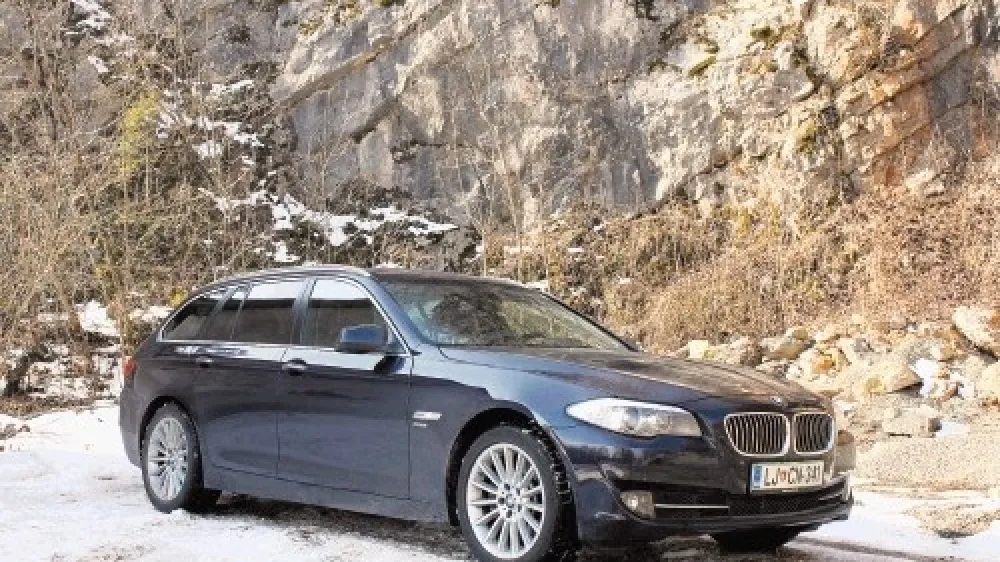 Karavana BMW serije 5 (na slikiI) in audi A6 sta si v marsičem podobna, odločitev  za enega ali drugega pa je odvisna od tega, katera znamka vam je bliže.