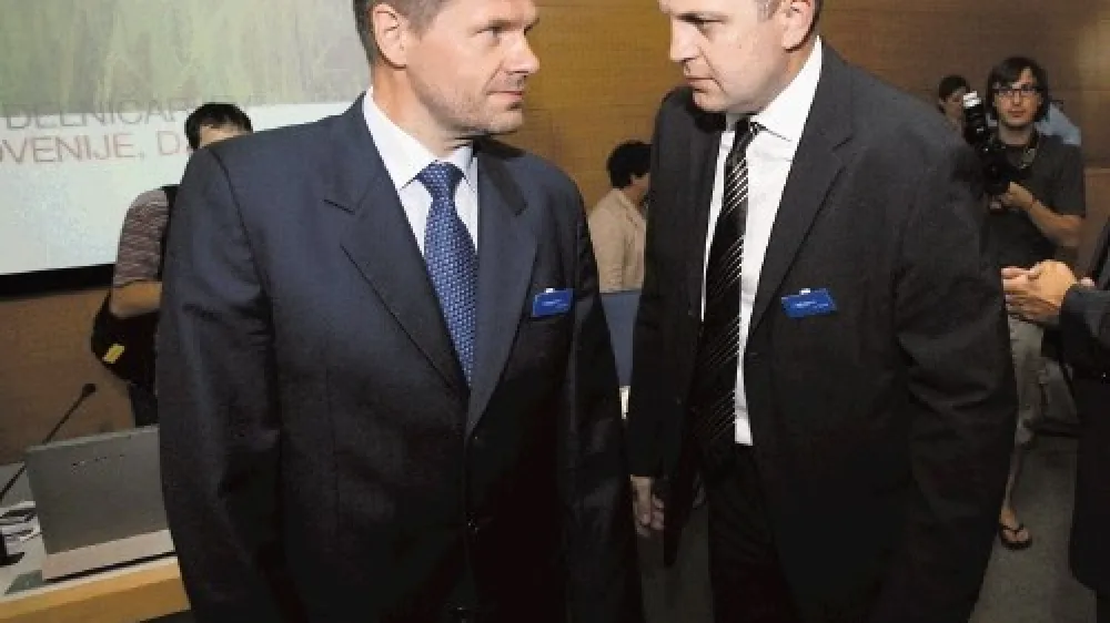 Na včeraj&scaron;nji skup&scaron;čini Telekoma, na kateri sta obračunala zlasti biv&scaron;a uprava pod vodstvom Bojana Dremlja (levo) in prvi mož revizorske hi&scaron;e Deloitte, so bili  razkriti tudi tajni zapisniki sej, zaradi česar so nekateri delničarji zgroženi.