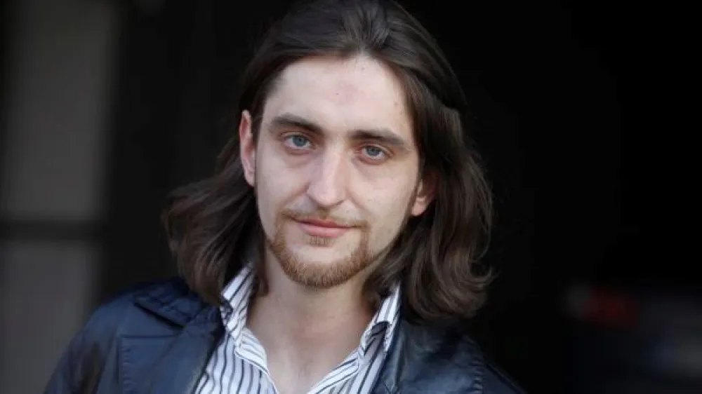 95 odstotkov  delodajalcev v  oglas ne želi  zapisati vi&scaron;ine  plače, saj se  bojijo  konkurence.  Večina jih tudi  navede premalo  podatkov, da bi  se kandidati  lažje odločili za  prijavo na  delovno mesto,&laquo;  pravi Gorazd  Prah in  poudarja, da  lahko ravno  zaradi tega   podjetja  prejmejo več sto  prijav za eno  delovno mesto.