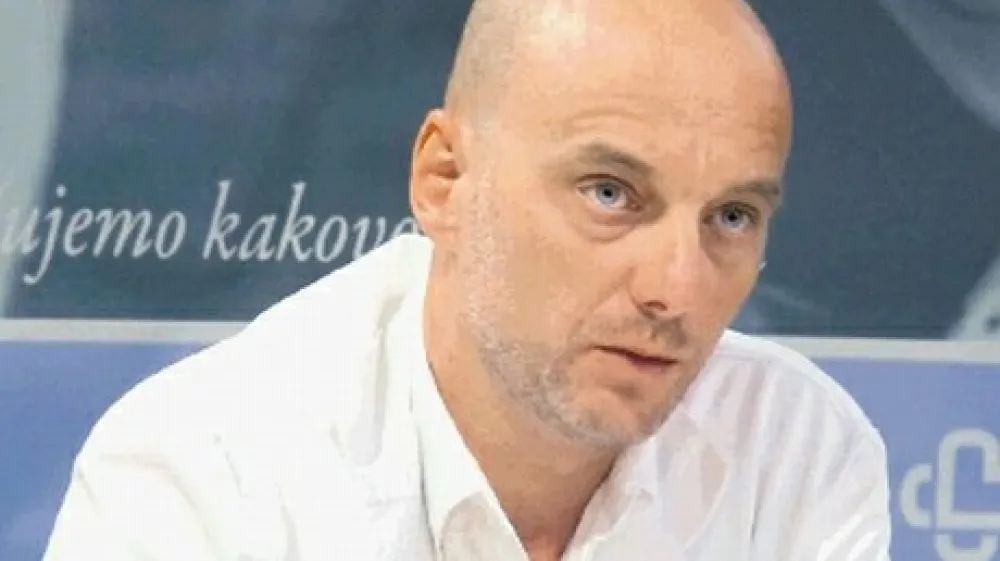 Strokovni direktor celjske bolni&scaron;nice Franc Vindi&scaron;ar,  dr. med.: Ponosni smo, da nam je lani čakalne dobe za  zdravstvene storitve uspelo skraj&scaron;ati za polovico.