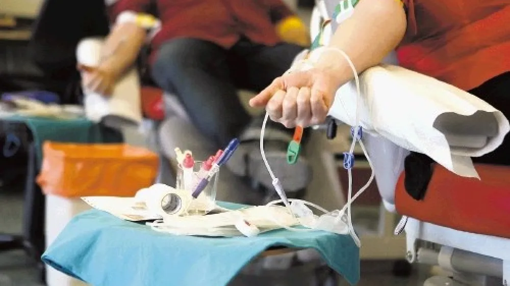 Zavodu za transfuzijsko medicino se obeta upravni nadzor. Na upravičene pomisleke o njegovi vlogi na trgu zdravil iz krvi  naj bi se po na&scaron;ih informacijah zdaj začeli lepiti &scaron;e drugi interesi, ki bi lahko ogrozili sistem krvodajalstva.